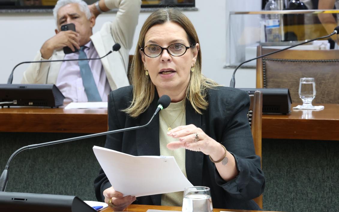 Deputada Cláudia Lelis também apresentou duas proposições na área de saneamento básico Deputada Cláudia Lelis também apresentou duas proposições na área de saneamento básico