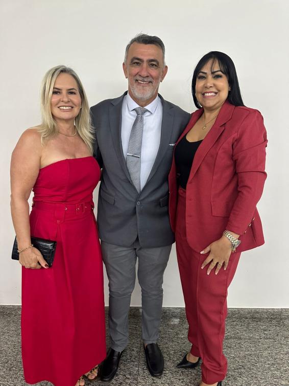 Professora Janad Valcari, deputado Amélio Cayres e esposa Genecí Professora Janad Valcari, deputado Amélio Cayres e esposa Genecí