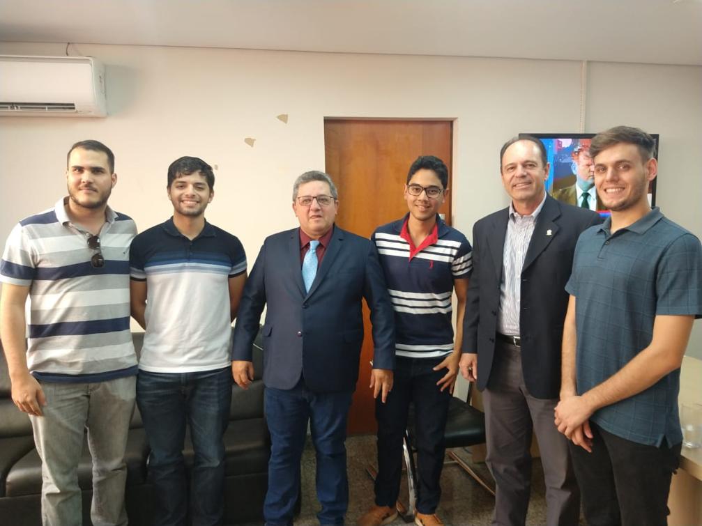 Jair Farias se reuniu com o reitor da UFT e estudantes de Medicina para tratar sobre o ambulatórioi