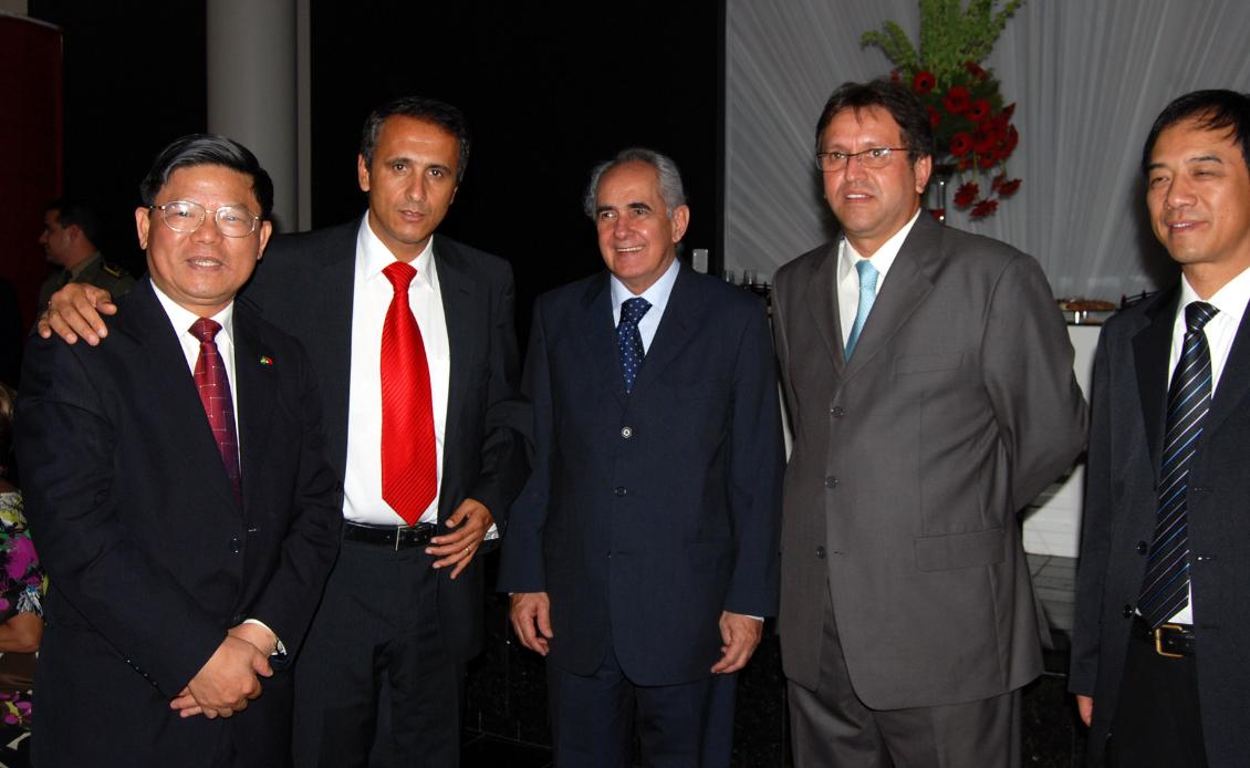 Carlos Gaguim com o embaixador e o governador