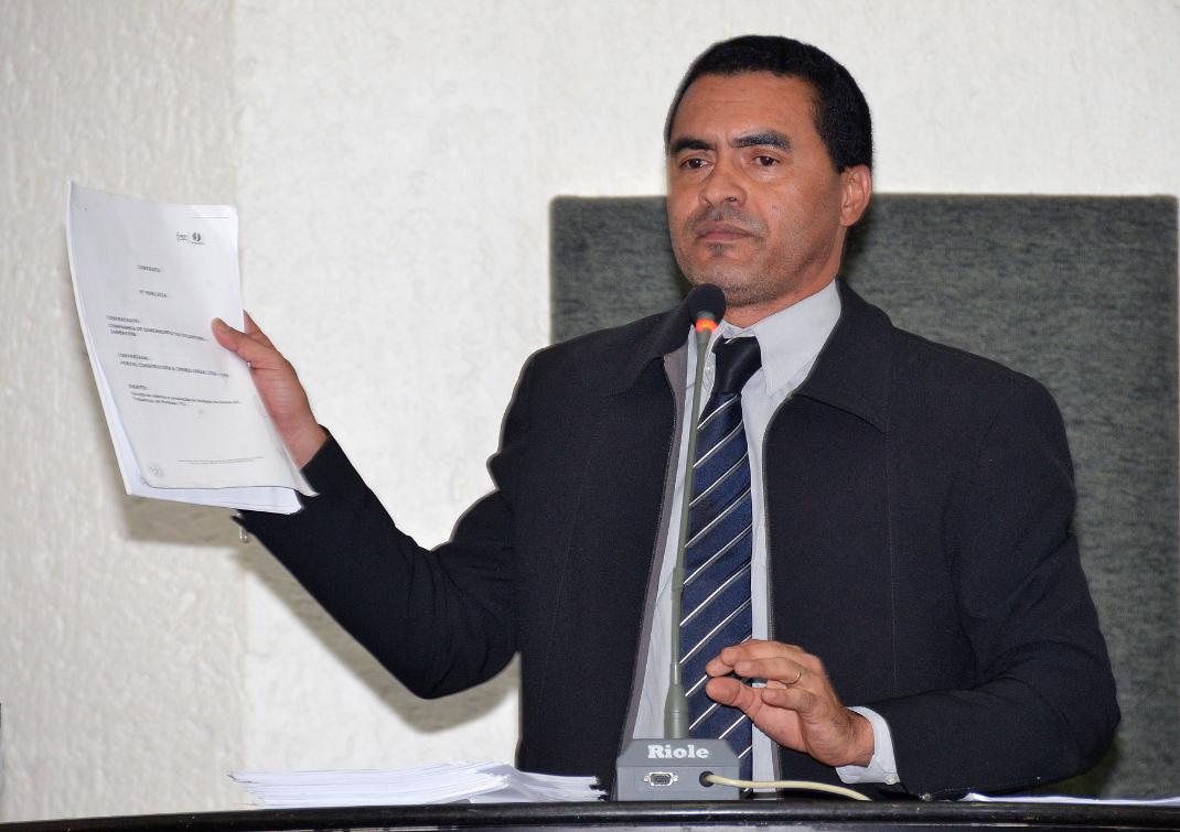 Wanderlei Barbosa apresenta documentos a respeito de suposto desvio de recursos em Taquaruçu