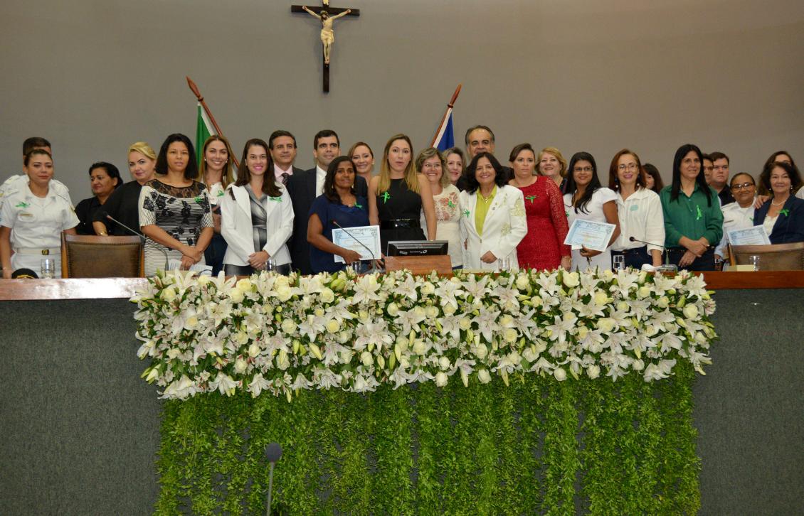 Sessão Solene na Assembleia Legislativa homenageia profissionais da saúde