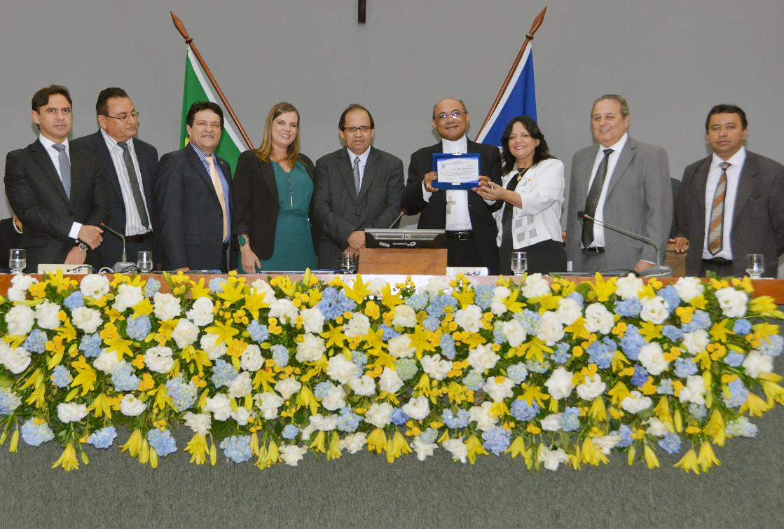 As personalidades homenageadas receram comendas