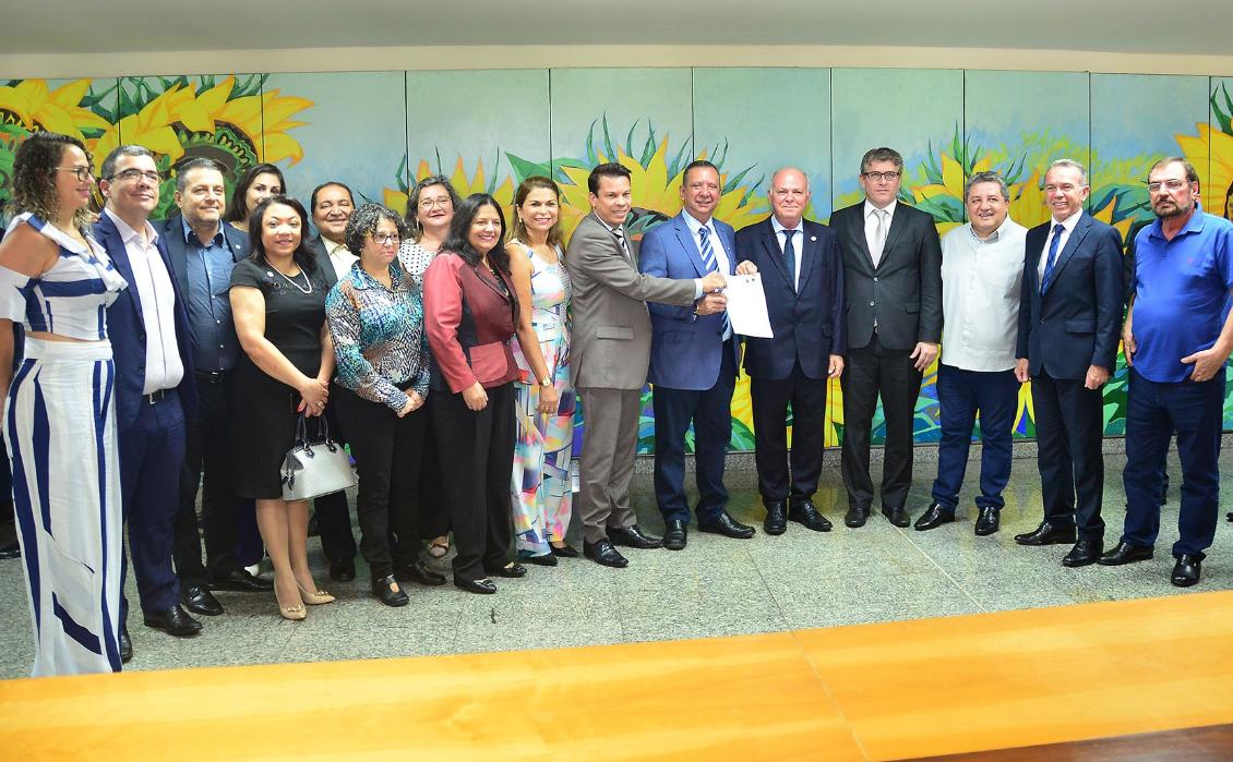 A solenidade aconteceu na manhã desta terça-feira, 29, sob o comando do presidente da Assembleia. A solenidade aconteceu na manhã desta terça-feira, 29, sob o comando do presidente da Assembleia.
