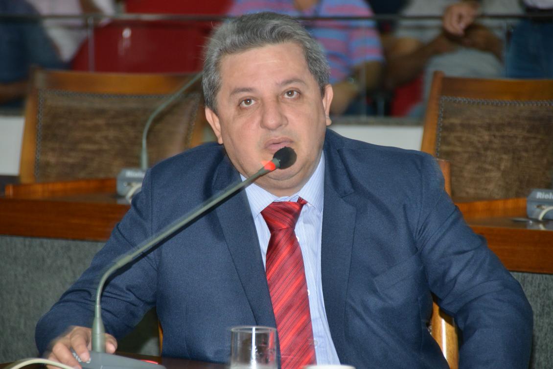 Pela proposta de Jair Farias, cada deputado contribuiria com R$ 5 mil Pela proposta de Jair Farias, cada deputado contribuiria com R$ 5 mil
