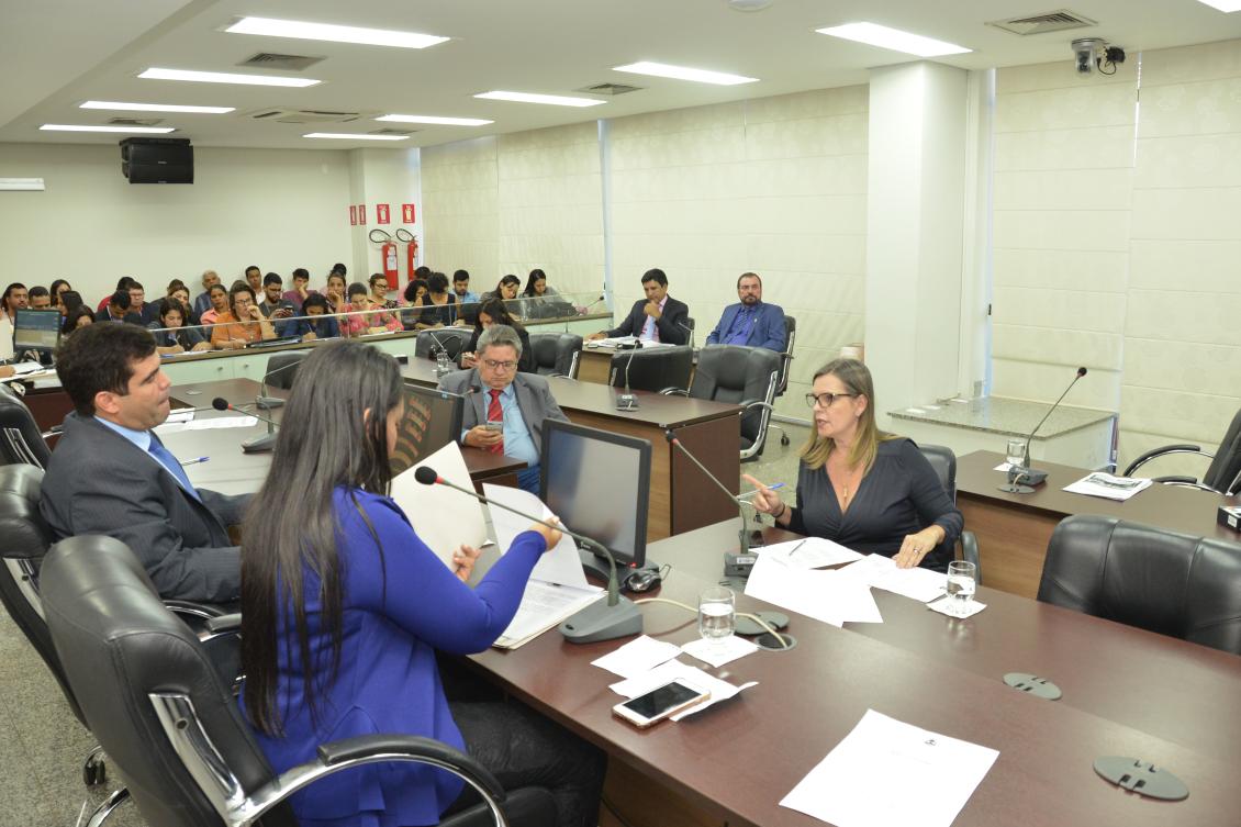 deputada debate capim dourado na CCJ 