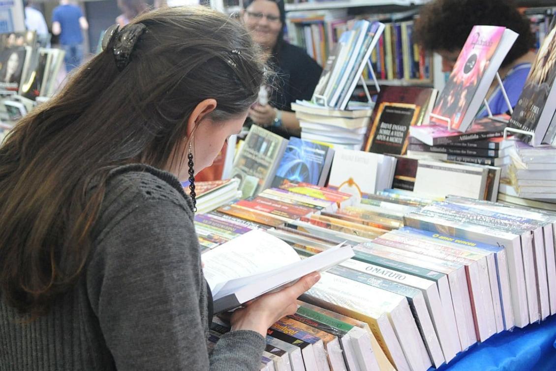 A lei objetiva estimular o hábito da leitura. A lei objetiva estimular o hábito da leitura.