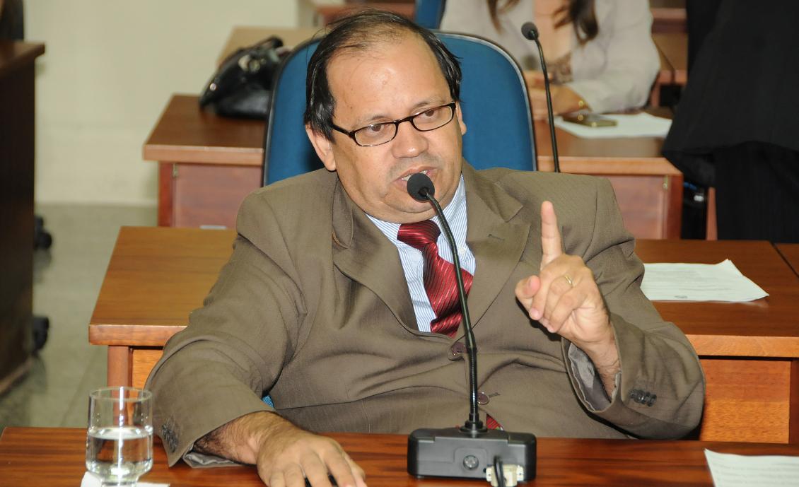 Deputados reunidos na Sala das Comissões