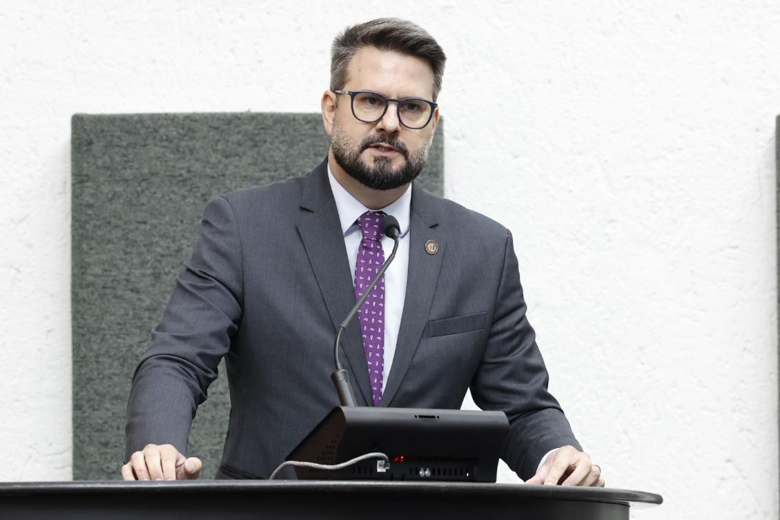 Mantoan defende a democracia e os direitos das mulheres na política