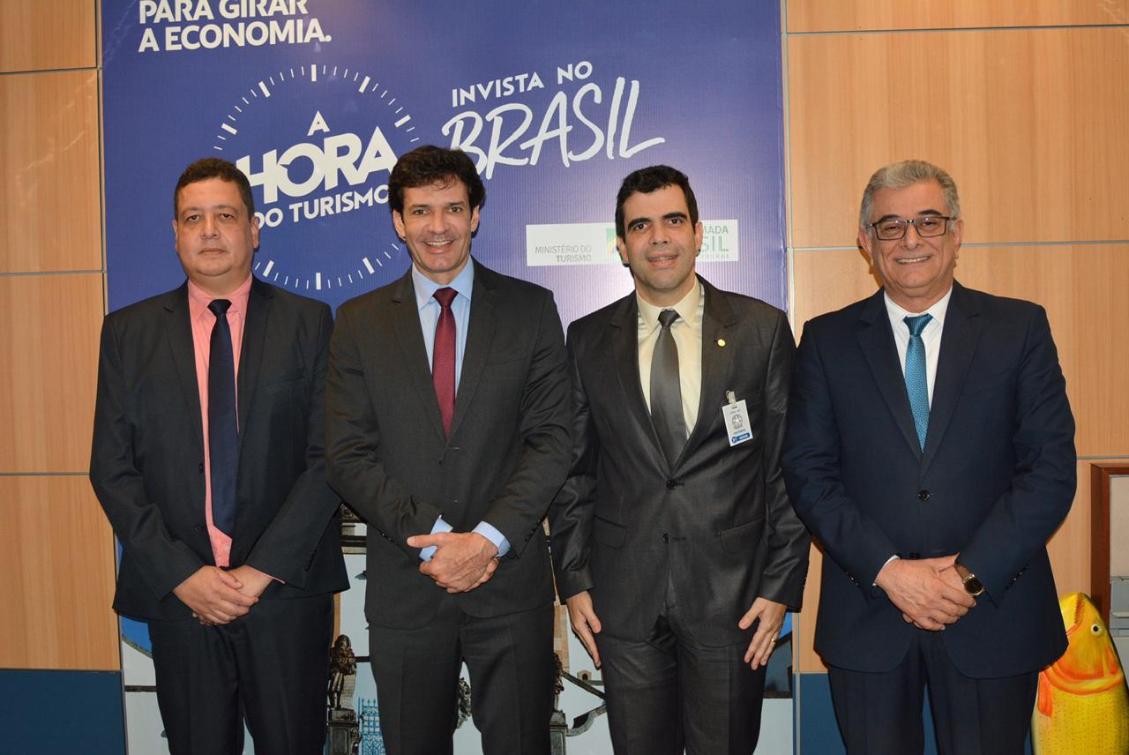 Ayres e Ministro do Turismo buscam investimentos para projeto no Manoel Alves Ayres e Ministro do Turismo buscam investimentos para projeto no Manoel Alves