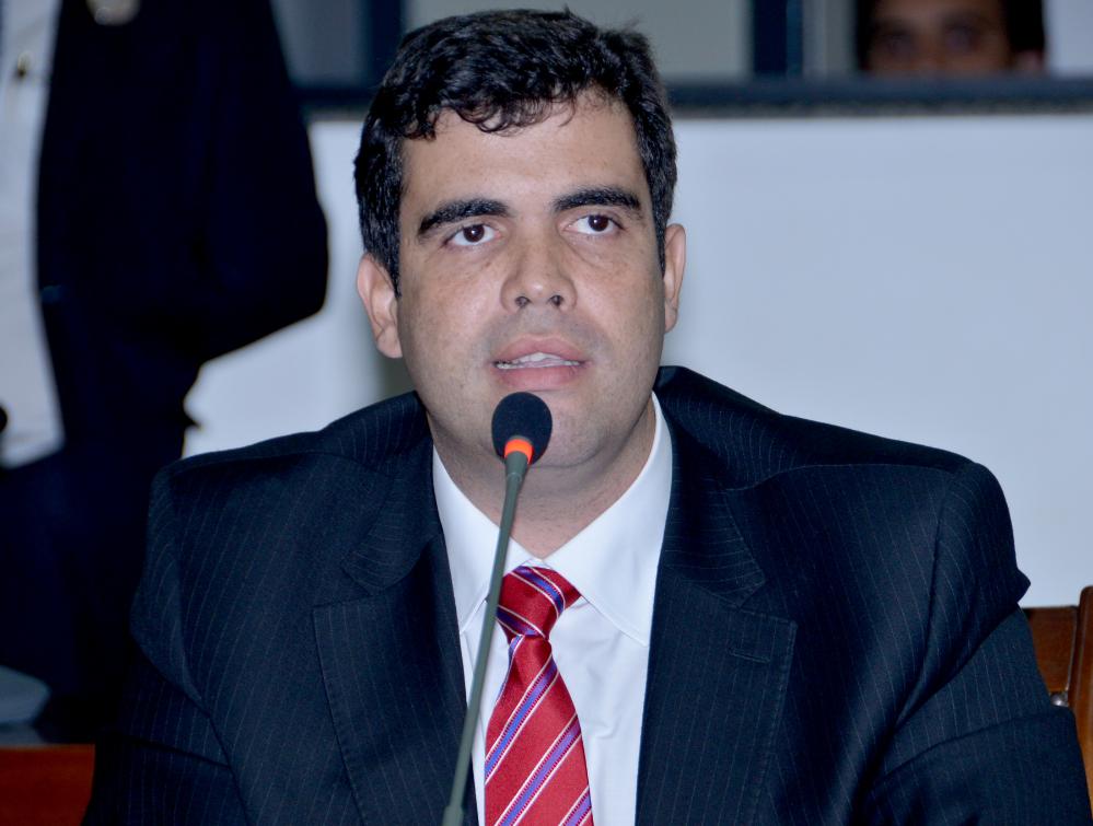 Ricardo Ayres volta a questionar criação de novos municípios