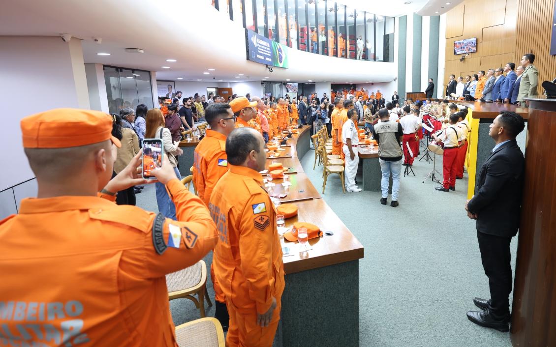 A homenagem foi alusiva ao Dia Nacional do Bombeiro Militar, comemorado em 2 de julho A homenagem foi alusiva ao Dia Nacional do Bombeiro Militar, comemorado em 2 de julho