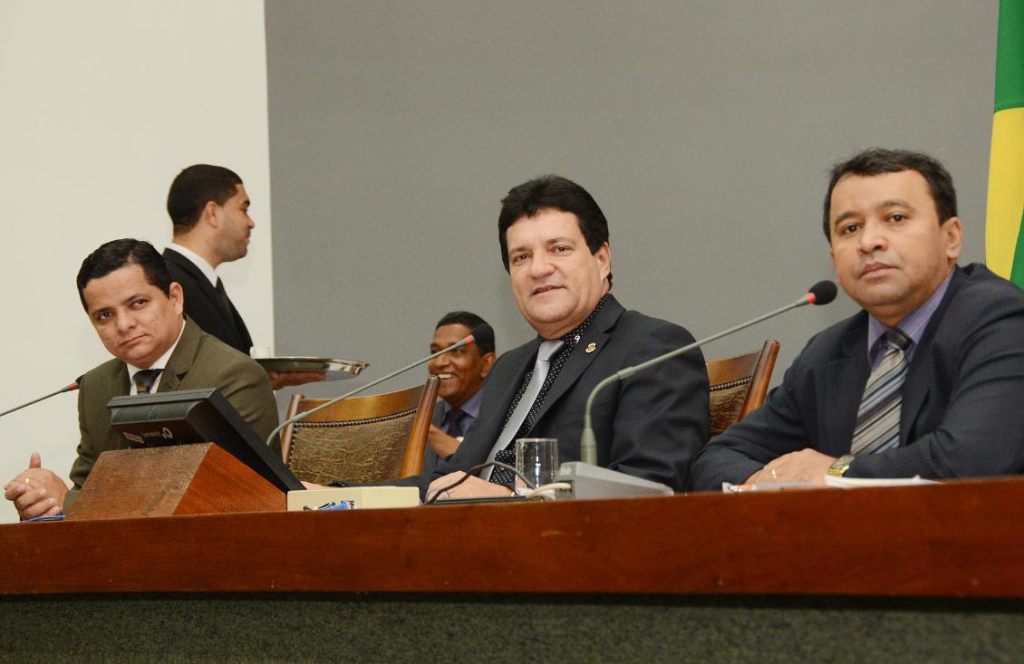 21 deputados se manifestaram pela suspensão do processo