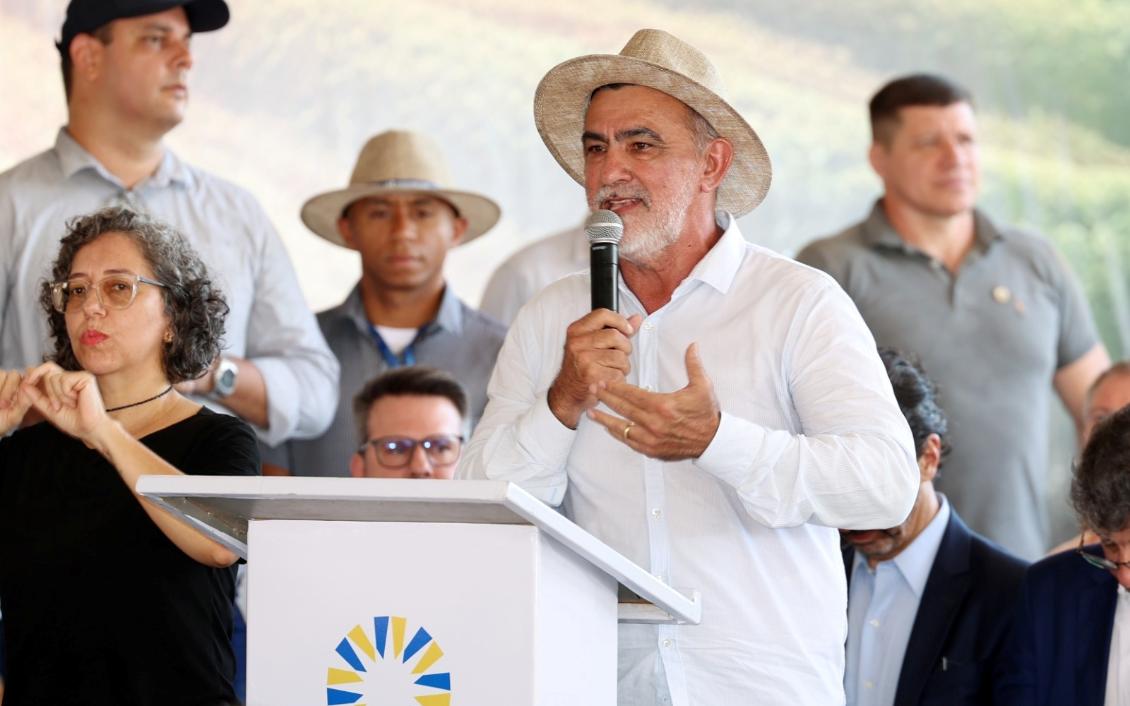 Deputado citou a criação e implantação das Frentes Parlamentares do Agronegócio e da Agroindústria Deputado citou a criação e implantação das Frentes Parlamentares do Agronegócio e da Agroindústria