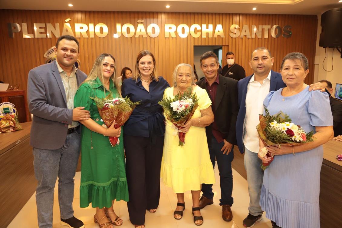 Claudia participa de homenagem às mães em Aparecida 