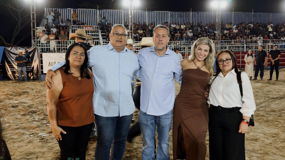 Deputado ao lado do prefeito de Pugmil, Ângelo Mário. Deputado ao lado do prefeito de Pugmil, Ângelo Mário.