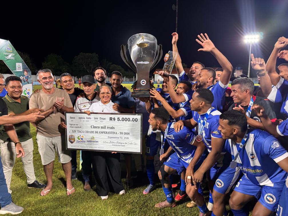 Deputado prestigiou a final da tradicional Taça Cidade, agora com o campo bem iluminado. 