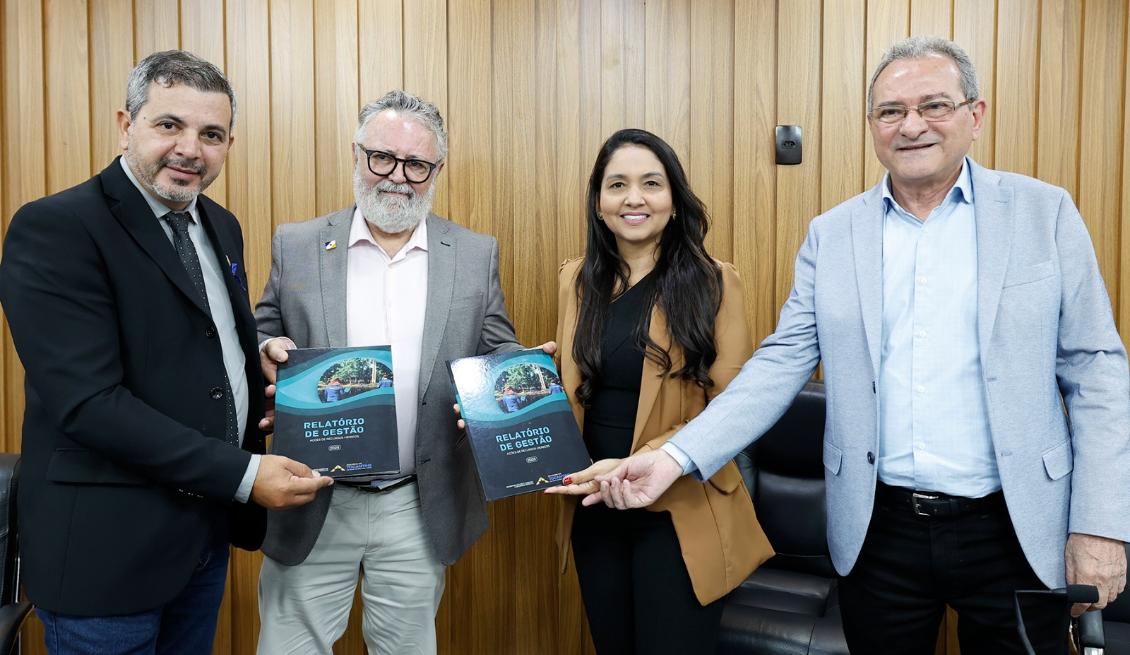 Representantes da Semarh entregaram o relatório e prestação de contas do órgão