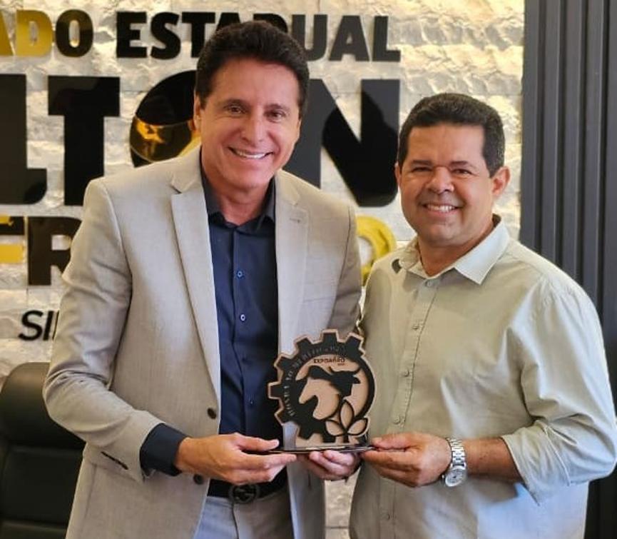 O deputado em reunião com lideranças do Tocantins, durante agenda desta terça-feira (26), no gabinet O deputado em reunião com lideranças do Tocantins, durante agenda desta terça-feira (26), no gabinet