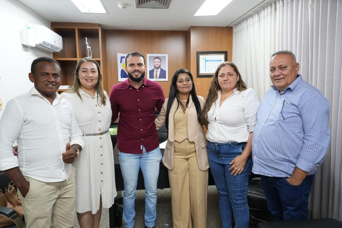 Léo Barbosa e representantes do município de Rio Sono