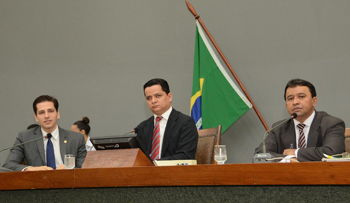 Deputados de Araguaína conduzem os trabalhos na Mesa Diretora da AL