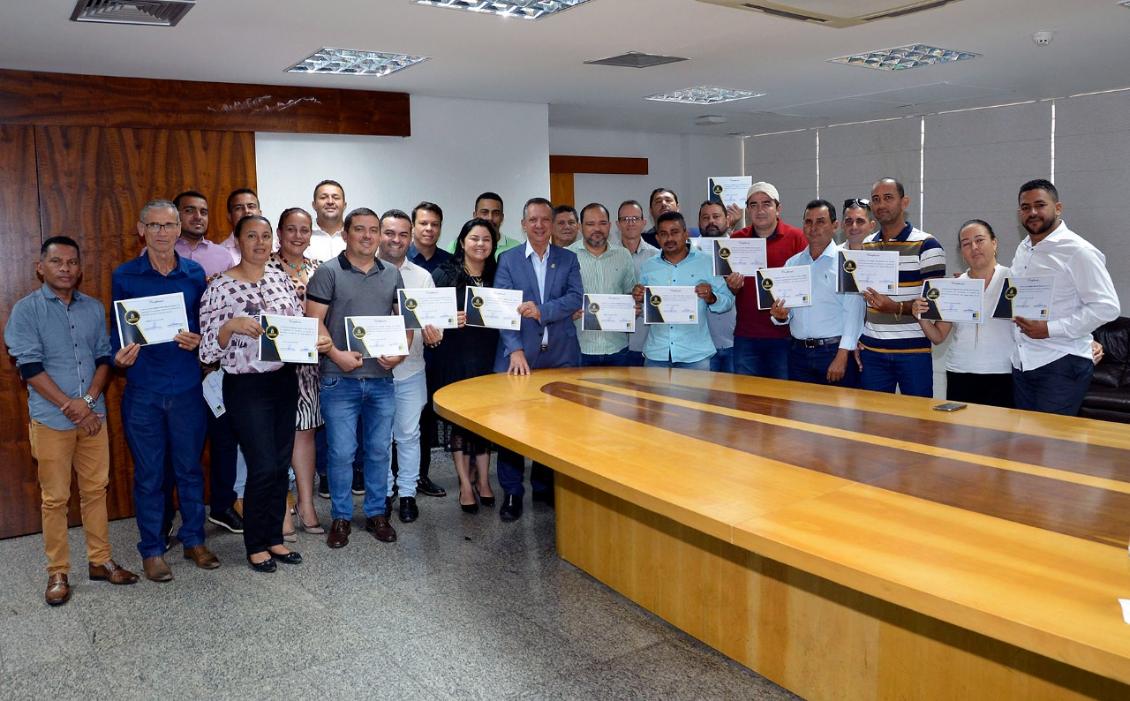 Entrega de certificado foi feita pelo presidente da Casa, Antonio Andrade