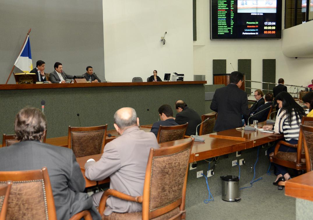 Deputados aprovam revisão dos valores aprovados no pacotão do Governo do Estado Deputados aprovam revisão dos valores aprovados no pacotão do Governo do Estado