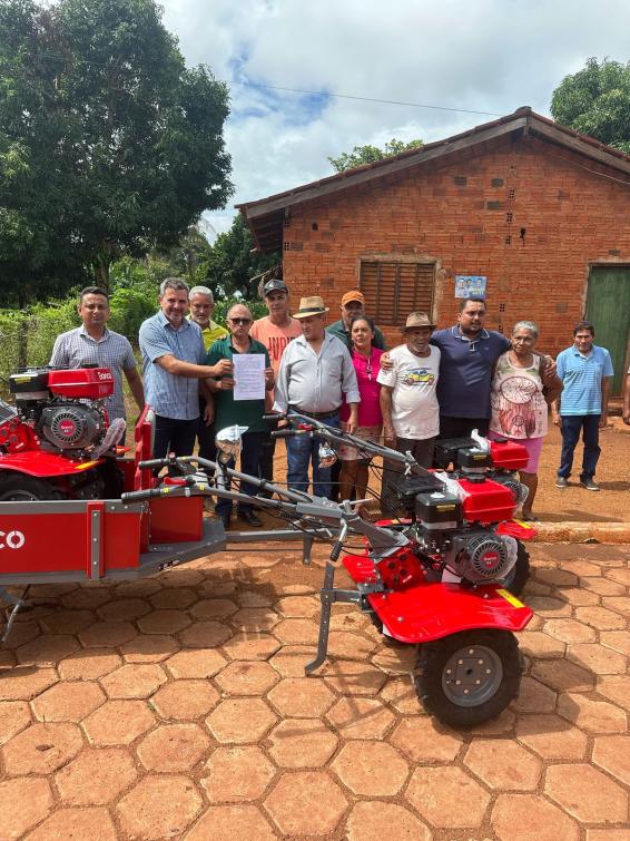 O equipamento é essencial nas diversas atividades do campo, da preparação do solo até a colheita O equipamento é essencial nas diversas atividades do campo, da preparação do solo até a colheita