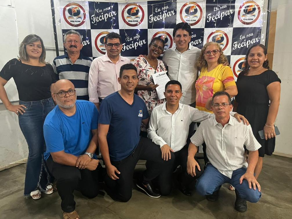 Deputado Estadual Professor Júnior Geo visita professores e alunos na Faculdade Fecipar.