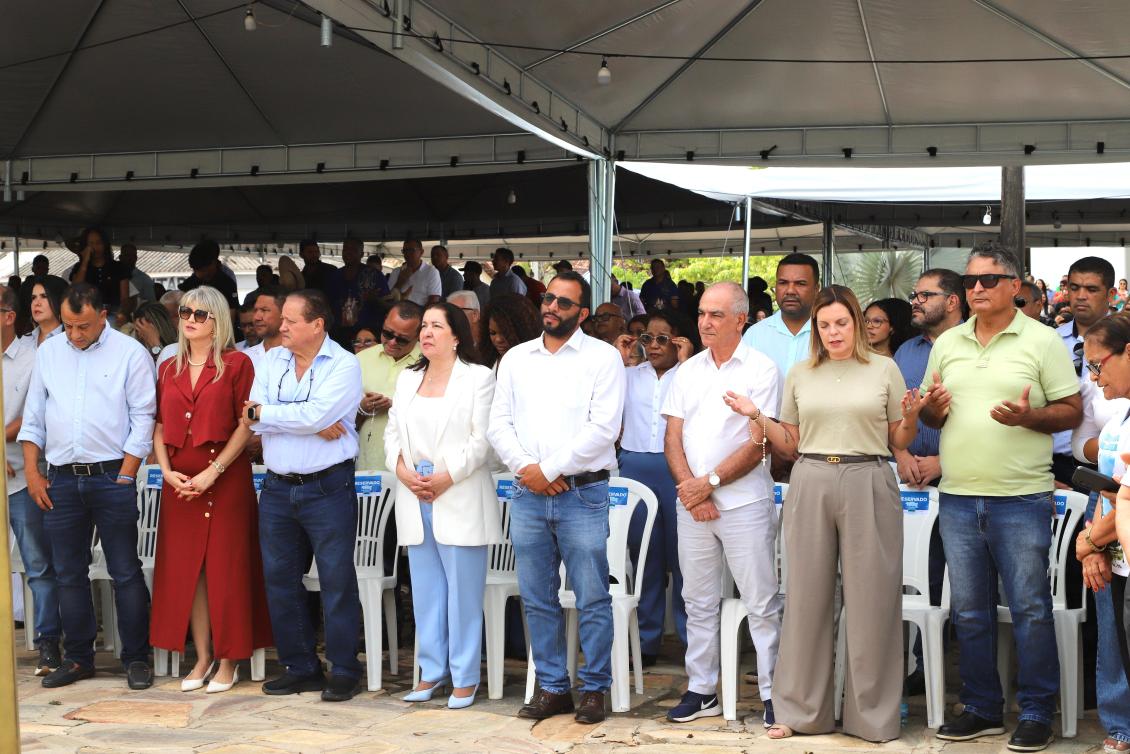 Deputada Claudia prestigia missa do Vaqueiro em Taquatinga Deputada Claudia prestigia missa do Vaqueiro em Taquatinga