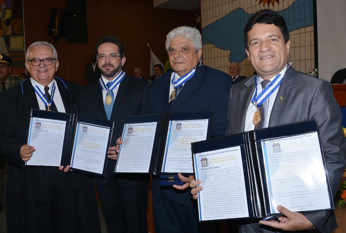 Deputado Osires Damaso recebe comenda do Tribunal de Contas