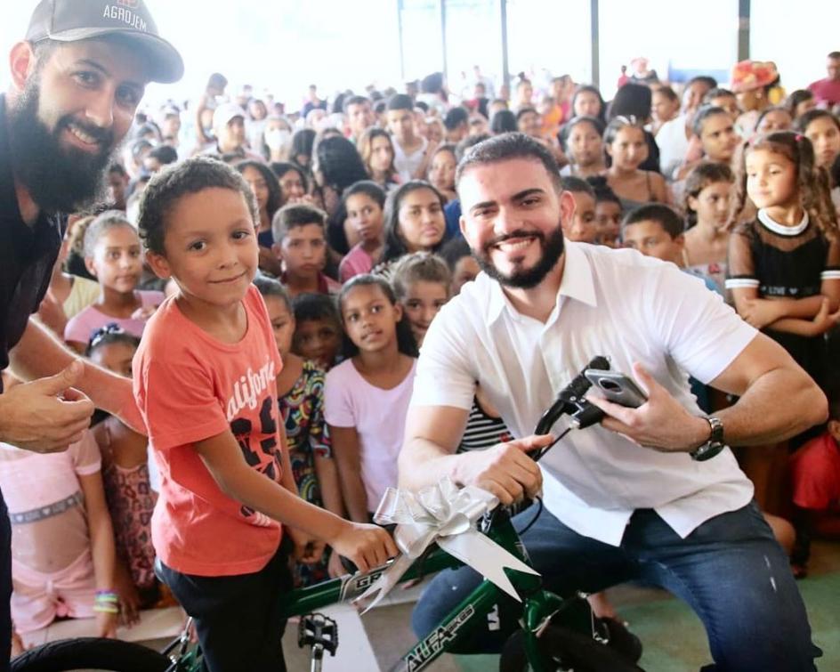 Festa reuniu centenas de crianças e familiares em Taquaruçu Festa reuniu centenas de crianças e familiares em Taquaruçu