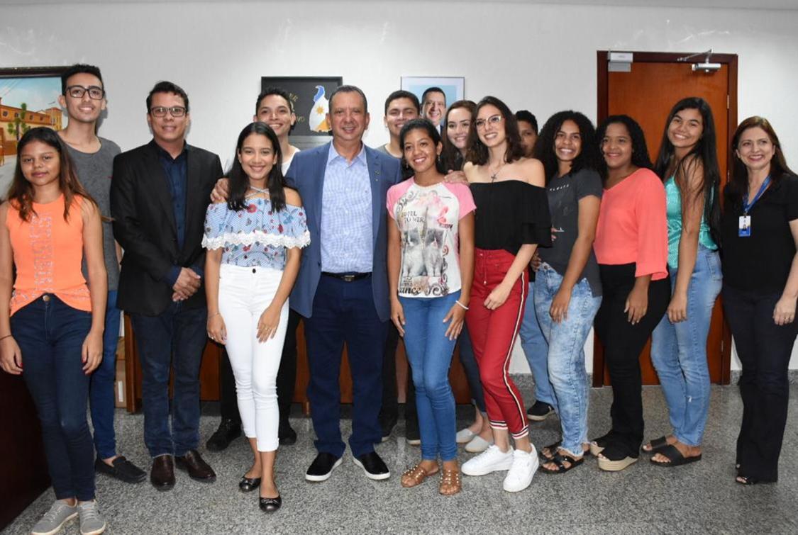 Antonio Andrade recebeu os jovens em seu gabinete