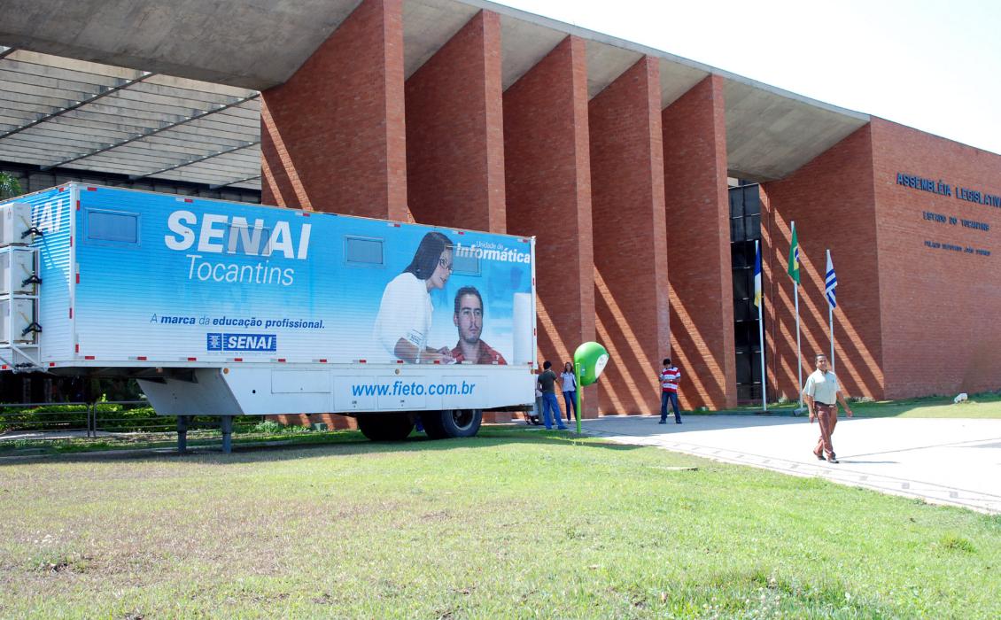 Unidade móvel de inclusão digital Unidade móvel de inclusão digital