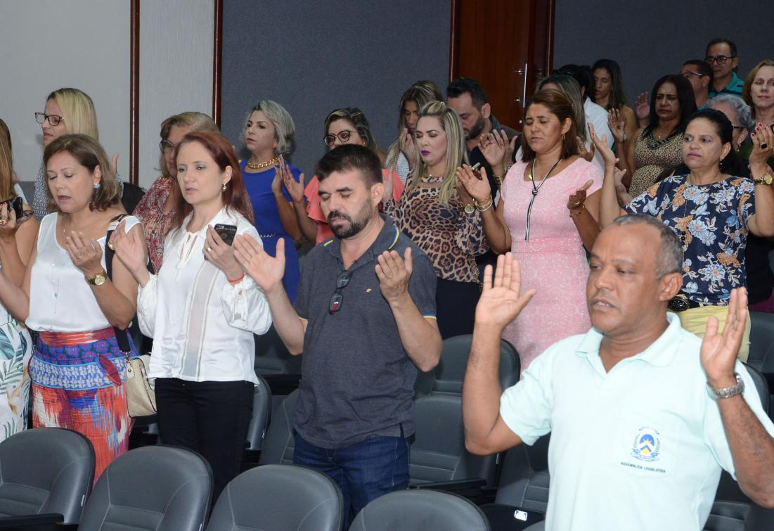 Momento de orações, café da manhã e entrega de cestas natalinas fizeram parte da programação