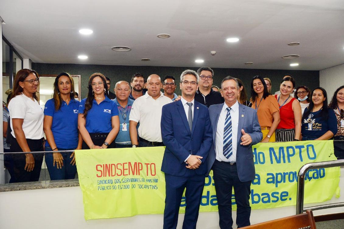 Ao lado do presidente da Casa, antonio Andrade, o PGJ, Luciano Casaroti acompanhou as votações